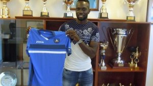 Новата звезда на Левски не пие като Дембеле, но и не вкарва като него