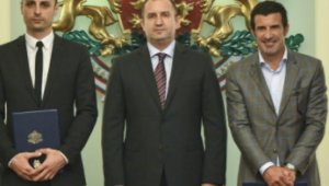 Президентът на България прие и награди Фиго и Бербатов