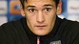 Юнайтед се ослушва за вратаря на Лион