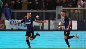 Интер пази Икарди за Барса