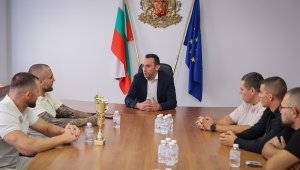 Министър Иван Пешев награди медалистите от Европейското първенство по сумо