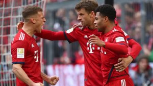 Свиреп Байерн пречука "вълците" и се качи на върха + ВИДЕО