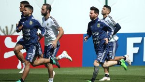 Преди надлъгването с "шахматистите": В Аржентина пазят Меси от критики 