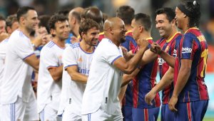 Реал удари Барса в Ел Класико на легендите + ВИДЕО и СНИМКИ