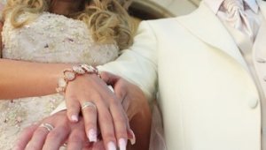 Бременна красавица отрича връзка с Боби Михайлов
