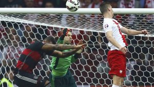 Нойер: Головете на поляците не бяха редовни