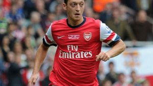 Йозил вече ще играе зад нападателя