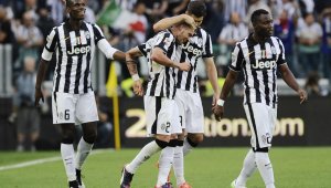 Юве врътна хикс с Верона и гледа към Барса