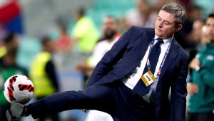 Пикси Стойкович култов, качва сърбите на автобус