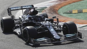 Всичко за титлата! От Мерцедес рискуват с подобрения при двигателя