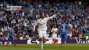 Юнайтед готви бомба – продава Ди Мария за Роналдо