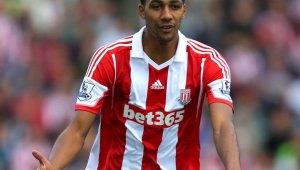 Севиля купи халф на Стоук