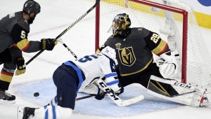 Флюри спря Уинипег, Вегас дръпна с 2-1