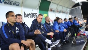 "Лалета" и шведи цакат Левски за исландски национал