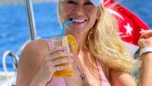 Най-сексапилната спортна журналистка отново подлуди мъжете + СНИМКИ