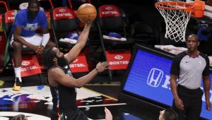 Брадата продължава да наказва здраво в НБА