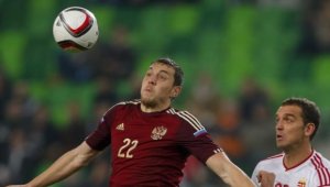 Дългучът Дзюба остава в Зенит