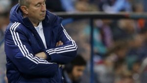 Циркът на "Герена" продължава: Мъри Стоилов захапа Левски