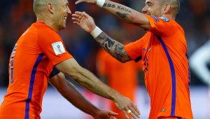 Снайдер вече е абсолютен рекордьор по мачове за Холандия