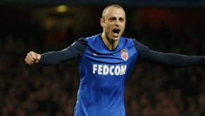 Бербатов е в Бирмингам, подписва с Астън Вила