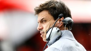 Тото Волф: Изглеждаме като идиоти!