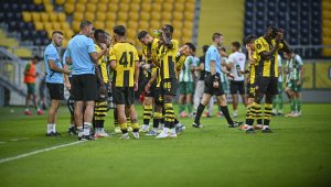 Ботев Пловдив "върза" централен бранител