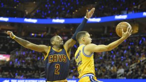 Голдът Стейт размаза Кливланд с 34 точки