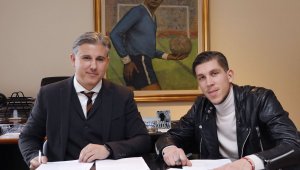 Еуфория на "Герена": Левски подписа официално със Стайн Спиерингс 
