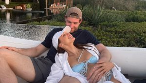 Най-добрият германски хокеист предложи на уникална мацка + СНИМКИ