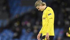 Халанд донесе лош късмет на рефера, който му взе автограф