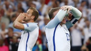 Ходжсън и Руни: Моля ви, искаме да останем на Евро 2016 + ВИДЕО