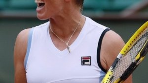 Кузнецова свали Агниешка Радванска на земята