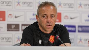 Без играч на ЦСКА и четирима левскари в национала