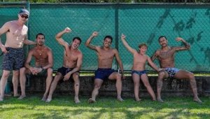 Неймар да внимава! Младото гадже на майка му преспало с куп мъже 