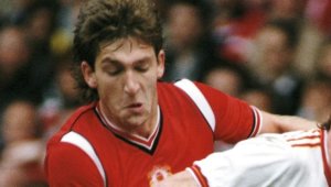 От Ман Юнайтед забравиха легендата си Норман Уайтсайд