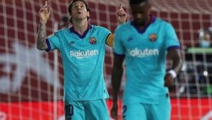 Лео Меси носи Барселона на гръб