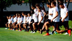 Юноши поведоха новия Милан към първа победа + ВИДЕО И СНИМКИ