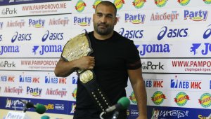 Багата се завърна с победа в UFC 