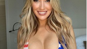 Най-сексапилната голфърка влуди феновете с огромните си гърди + СНИМКИ