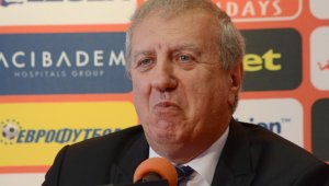 Томов да вземе лопата и да се зарови!