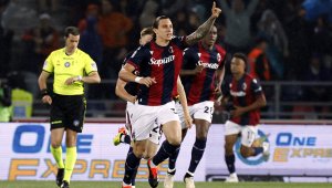 Секси мацка награби в ефир герой на Болоня + ВИДЕО