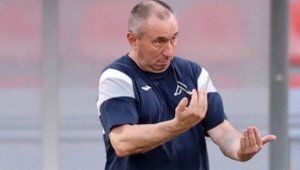 Мъри Стоилов се спъна в Турция
