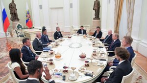 Путин се срещна с футболни легенди + ГАЛЕРИЯ