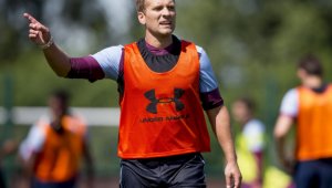 Много голям! Стенли вече тренира с Астън Вила