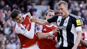 Нюкасъл награди Бърн с нов договор