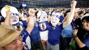 Това се казва култура: Японските фенове почистиха стадиона след мача с Колумбия + ВИДЕО