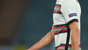 Легенда разсипа от критики Кристиано Роналдо, бил като мит