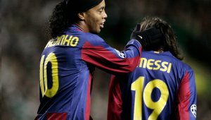 Роналдиньо жадува за още един мач с Меси