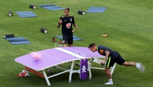 Неймар и компания поразцъкаха футбол на маса + ВИДЕО