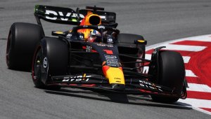 Верстапен премаза всички и в Испания, двата Мерцедеса на подиума